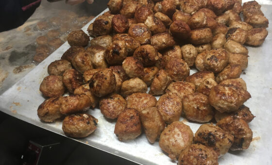 1 kg stegte små Salgter-frikadeller