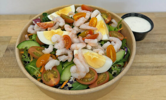 Salat med æg og rejer